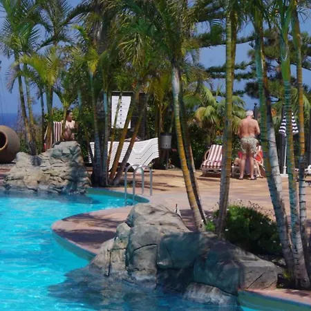 Con Piscina Y Vistas Al Mar Sobre Acantilado Aparthotel *